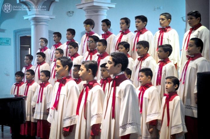ninos-cantores-de-la-udec-en-la-pinacoteca_b