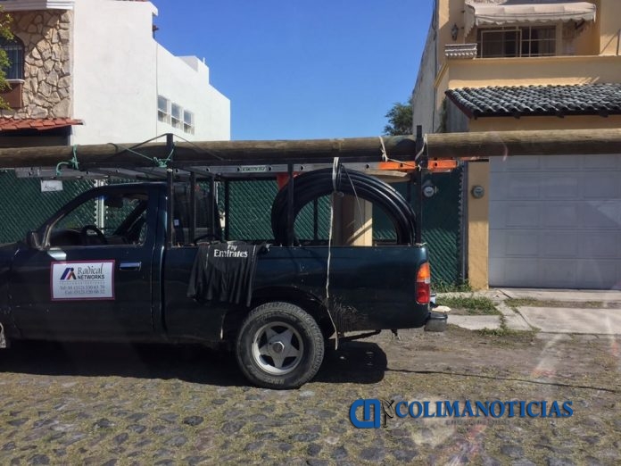 atiende-telmex-denuncia-de-poste-caido-en-la-calle-leon-felipe