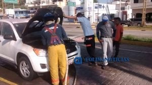 cortocircuito-genera-incendio-en-camioneta3