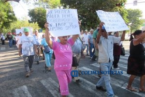 se-manifiestan-adultos-mayores-en-palacio-de-gobierno-el-iaap-atiende-a-una-comision2