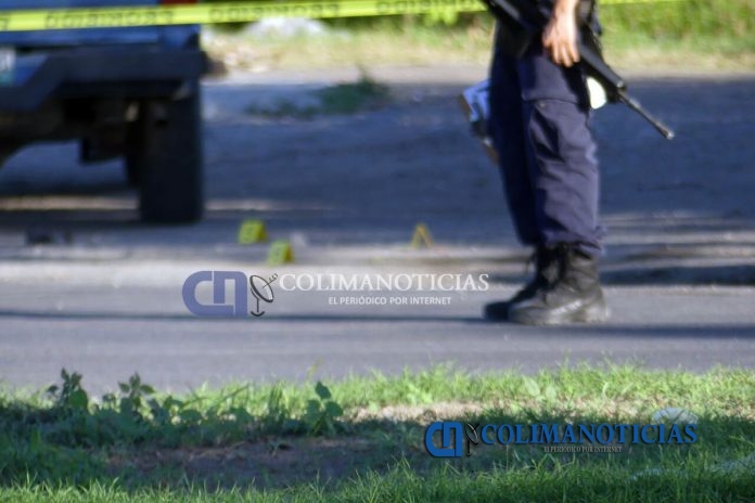 Disparan a una miniván en Tecomán, no se reportaron heridos2