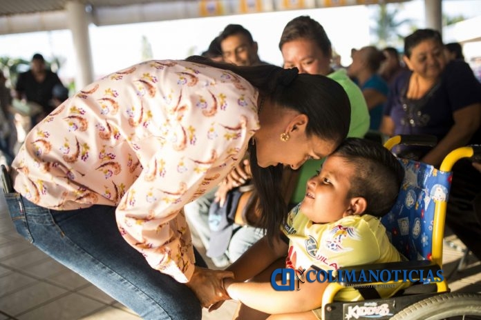 Entrega Gaby Benavides apoyo a madres solteras y personas con capacidades diferentes1