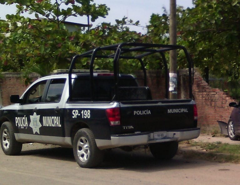 Disparan Policías contra sujeto que intentó huir de un operativo en colonia Francisco Villa de Colima