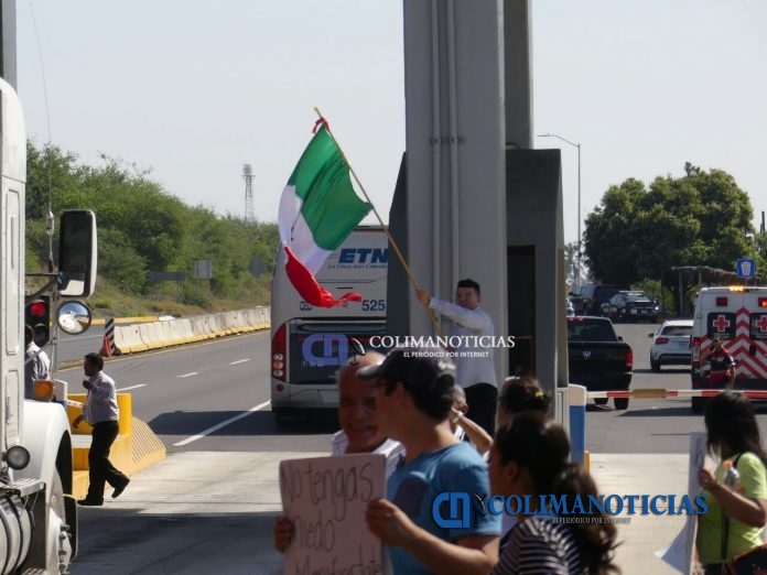 Bloqueo caseta de cuyutlán principal