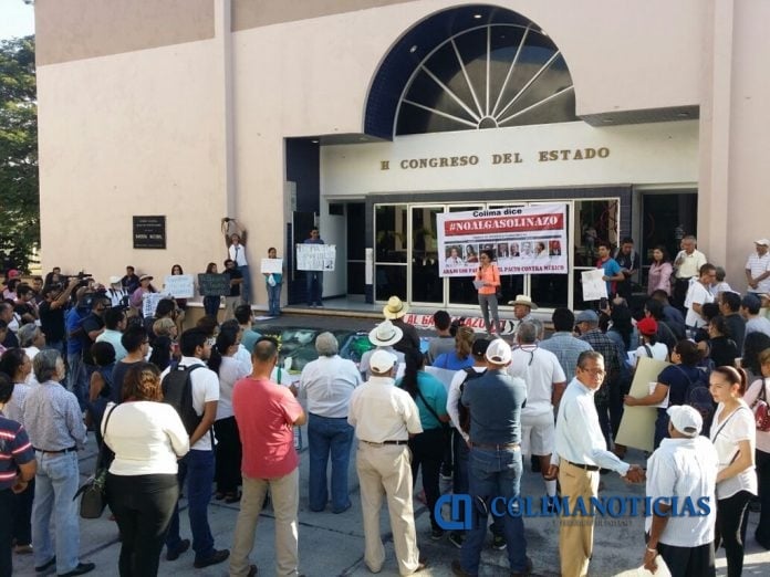 Clausuran Congreso por gasolinazo