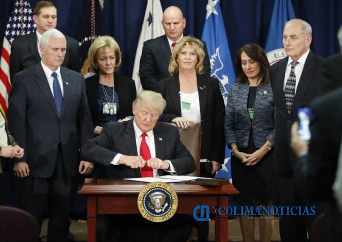 Trump firma construccion del muro