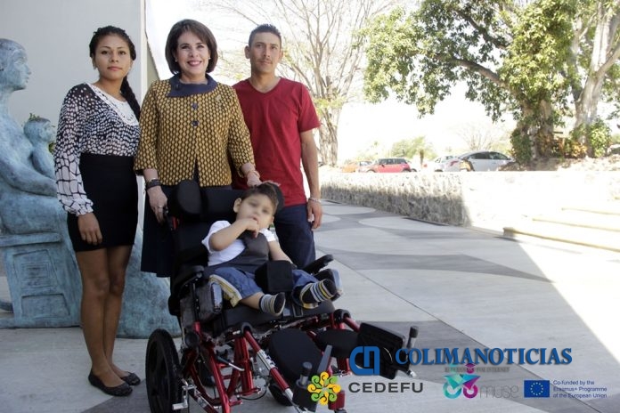 Gestionan Alicia López de Hernández silla de ruedas