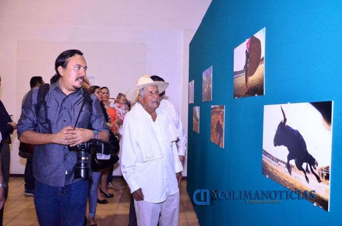 Inauguran Expo de Javier Flores