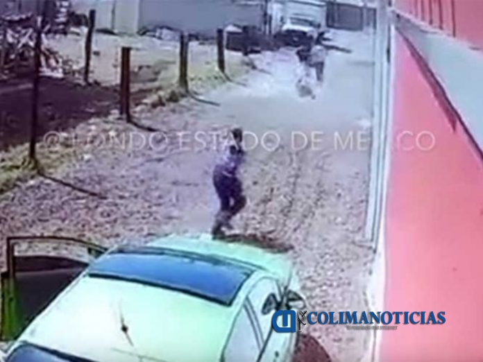 mujeres se enfrentan a asaltantes