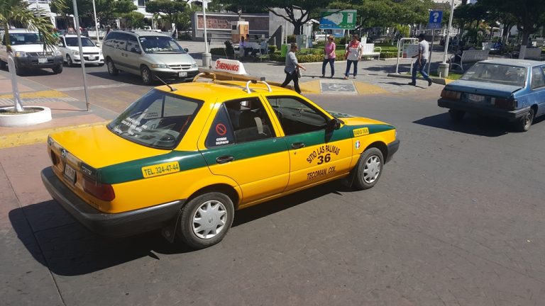 Se analizará posible aumento al pasaje de taxis y camiones en Tecomán y Armería