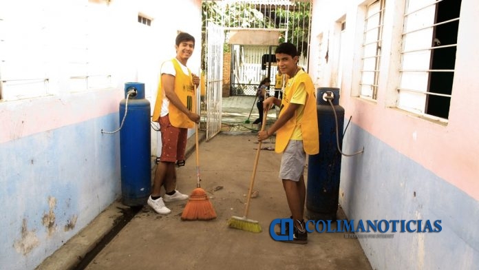 Ejército de voluntarios realiza tareas de limpieza