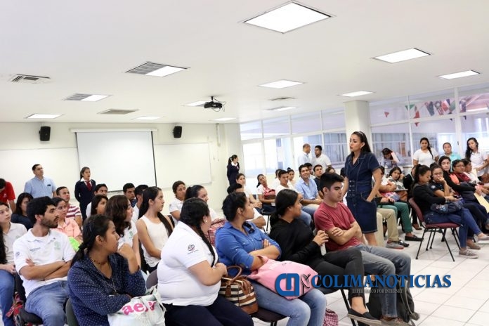 Charla sobre administración pública en Comercio Exterior