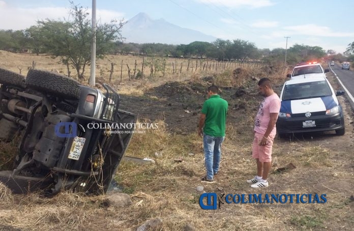 Fuerte volcadura deja un lesionado rumbo al aeropuerto de Buenavista, en Cuauhtémoc