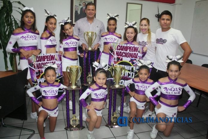 Porristas de Colima