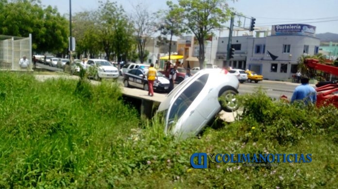 Camioneta cae