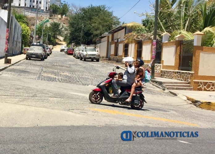 Familia en Moto
