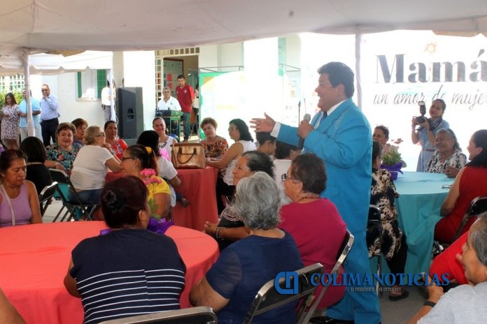 Festejan Día de la Madre en Mirador de la Cumbre