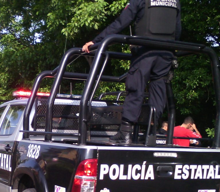 Localizan bolsas con restos humanos en la colonia Sor Juana, en Tecomán