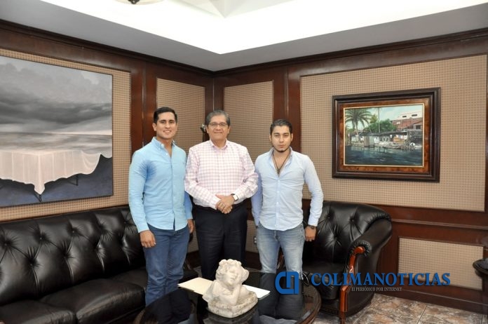 Alumnos Becados a China visitan al Rector_a