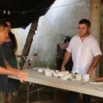 Chava Bueno dona medicamentos