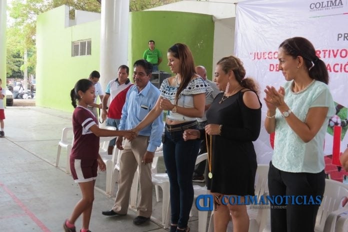 Entregan medallas a niños de Armería que participaron en Juegos Deportivos Nacionales Escolares