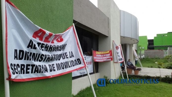 Taxistas y transportistas realizan manifestación en Semov