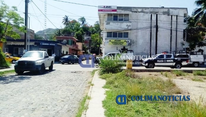 Atacan sicarios a metros de la sede del INE en Manzanillo