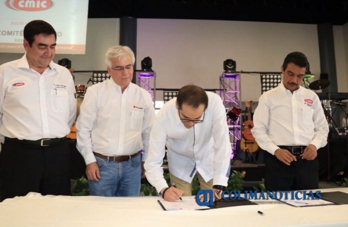 Celebra Gobernador día social de los constructores