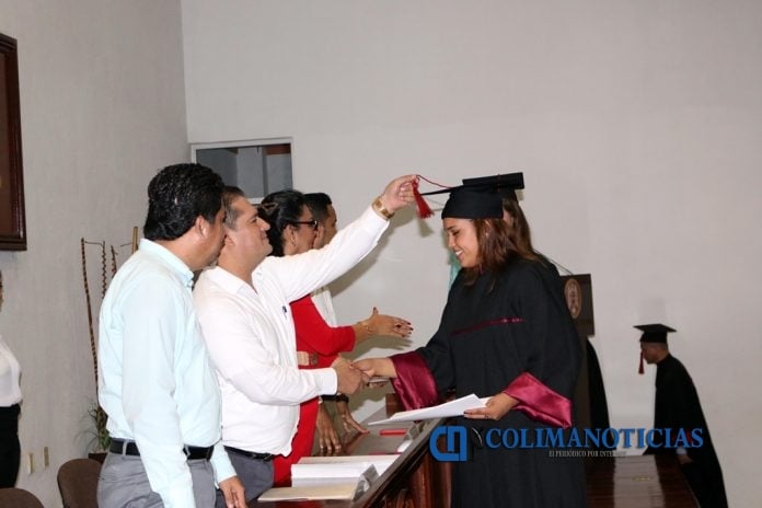 Entrega de certificados en el Bach 9 de Mzllo