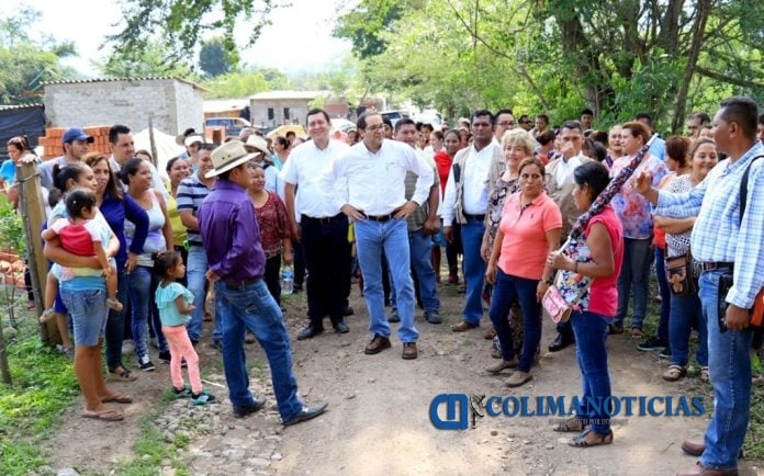 Gestionará Gobernador servicios públicos para colonia de Antorchistas