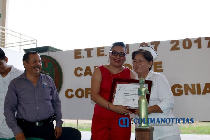 Graduación Esc Téc de Enfermería en Manzanillo_d