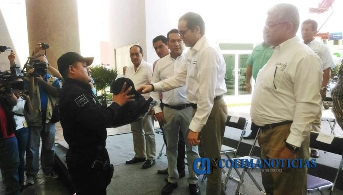 entrega de equipo policias