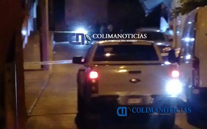 oculto debajo de un auto ROCIO