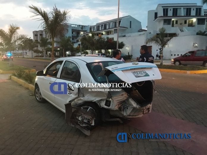 Autos destruidos en fuerte accidente en la avenida Lázaro Cárdenas