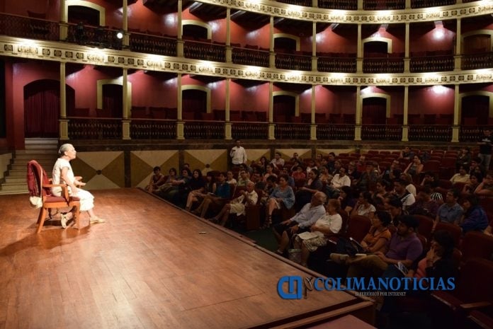 Luisa Huertas habló de su pasión por el teatro ante comunidad artística de Colima (3)