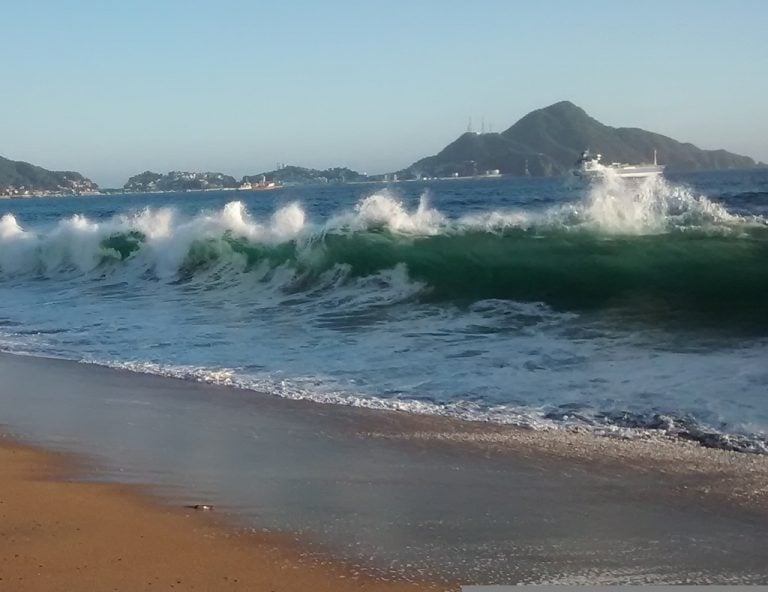 Lluvias, marejadas y alto oleaje en la costa colimense, pronostica el SMN