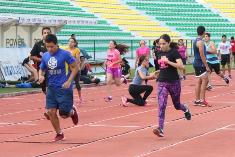 Buscan mejorar tiempos y marcas en Atletismo Universitario