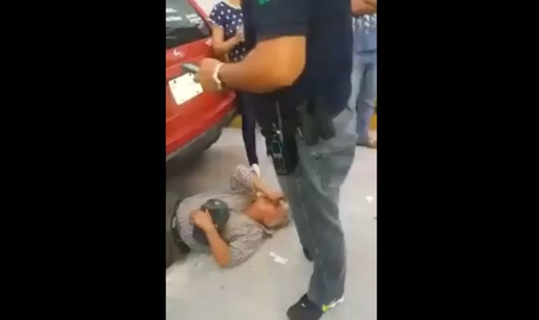 Atrapan a ladrón de autos en estacionamiento de tienda comercial (VIDEO)