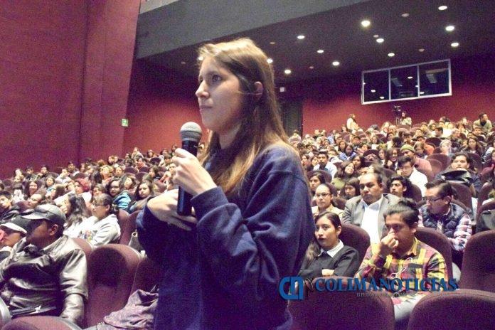 Estudiantes de la FALCOM asisten a congreso en Puebla_c