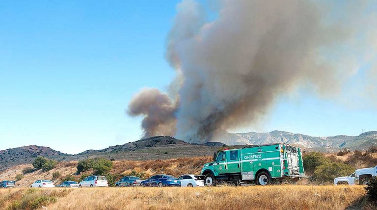 Incendio forestal provoca evacuaciones en California 