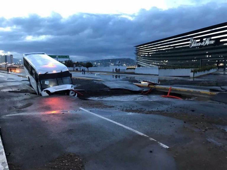 Lluvias en Querétaro provocan socavones