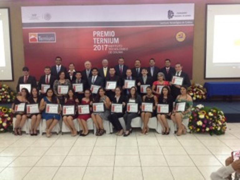 Un total de 21 egresados reciben recibieron el Premio Ternium-Tec de Colima