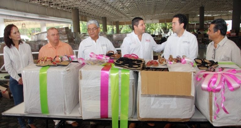 SSP Entrega de donativo de zapatos al Centro de Acopio