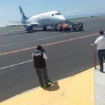 avion en aeropuerto de colima