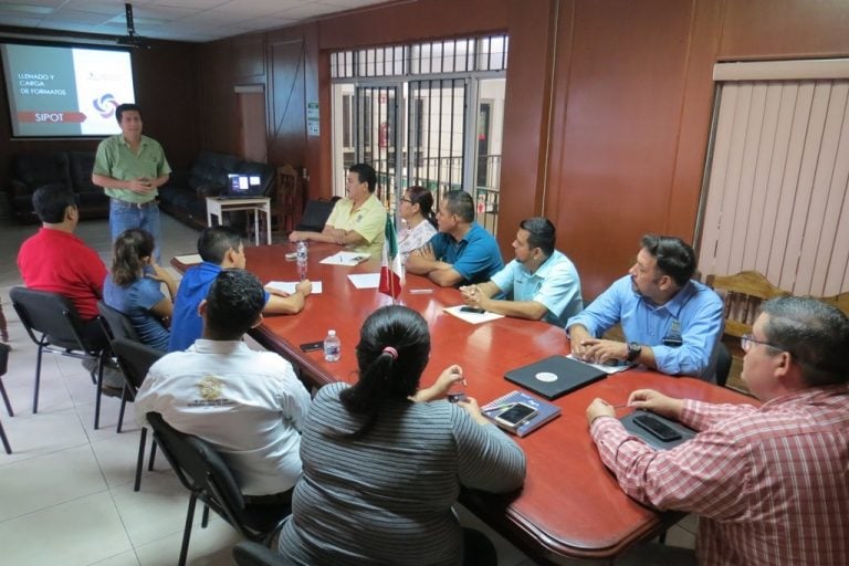 Funcionarios de Armería reciben capacitación en materia de transparencia