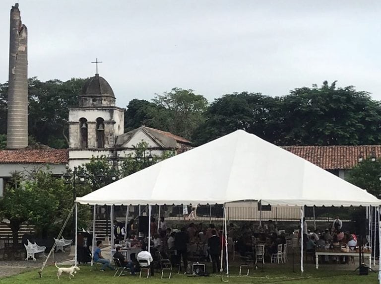 Denuncian influyentismo de Hernández Rosas para bautizo