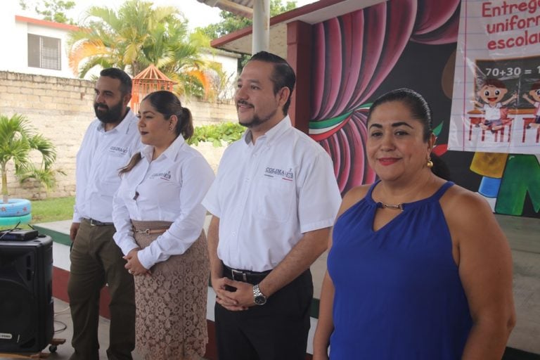 Continúa Gobierno con la entrega de uniformes