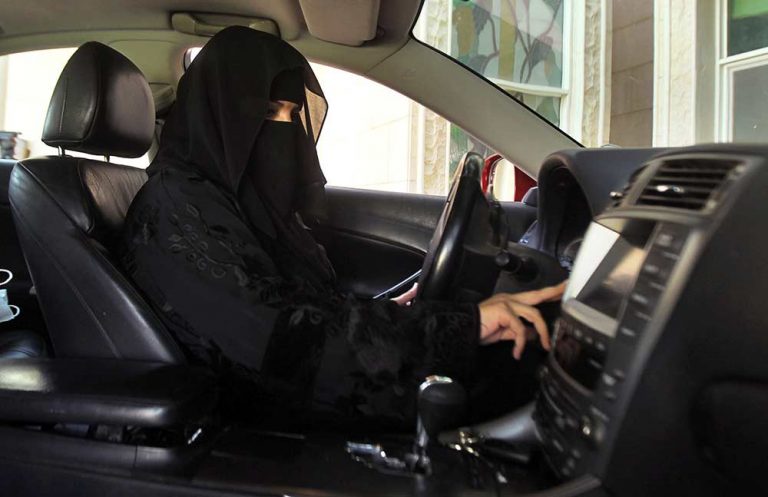 Mujeres de Arabia Saudita ya podrán conducir