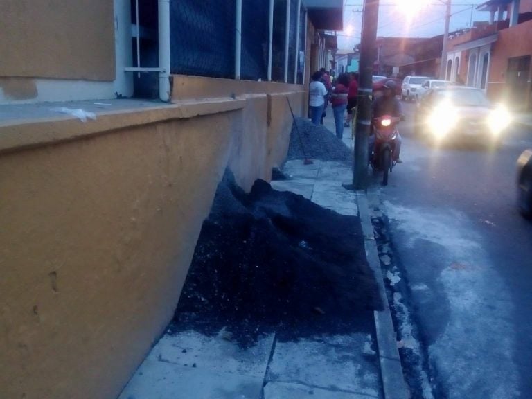 Obra inconclusa de la SE pone en riesgo a estudiantes en el centro, acusan