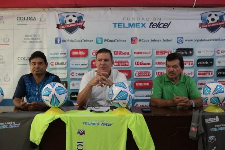 Entregan Uniformes Deportivos para la Copa Telmex Telcel de Futbol